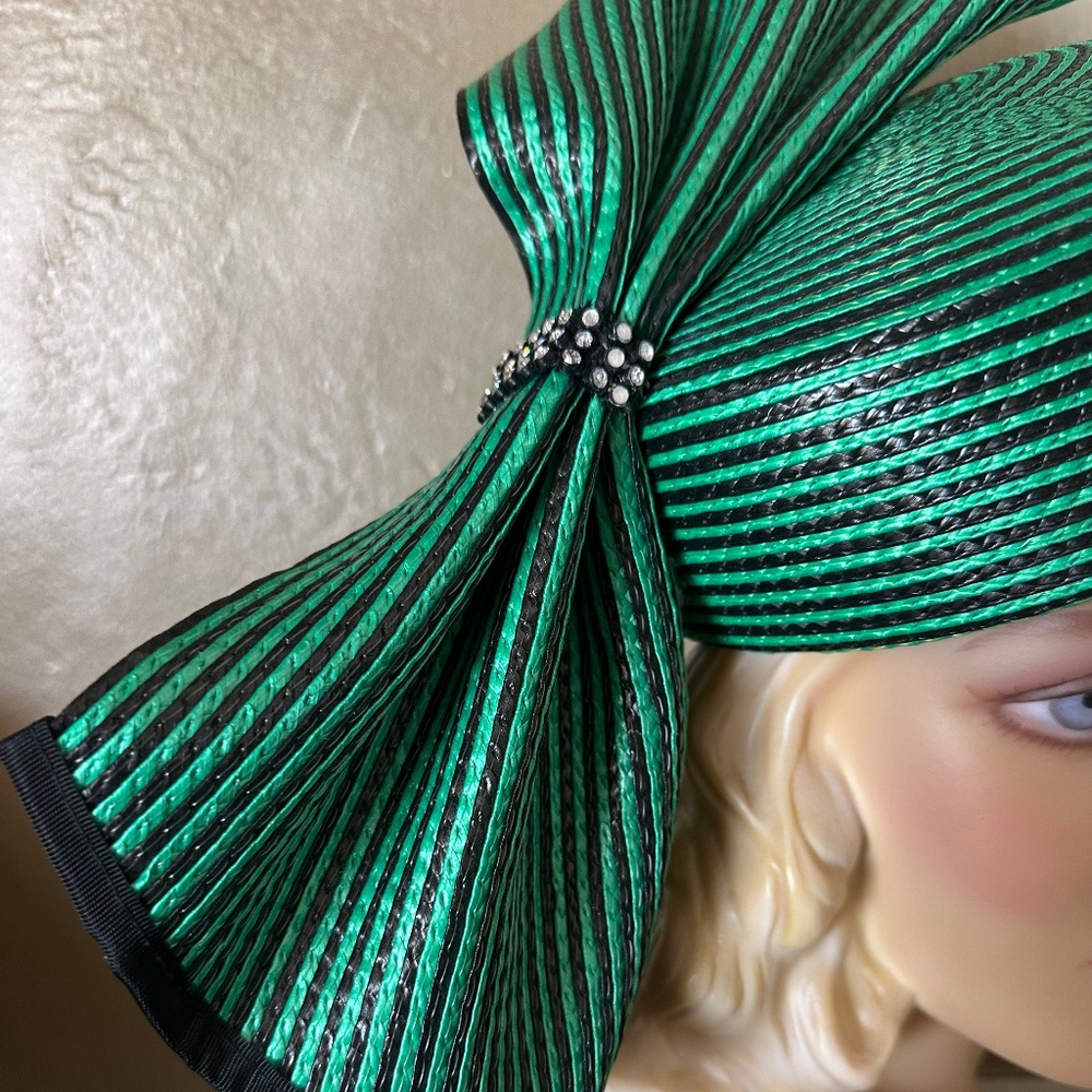 BEWITCHING 1960-70s' GREEN/BLACK STRIPED STRAW HAT WITH LARGE BOW/RHINESTONES - Picture 2 of 11